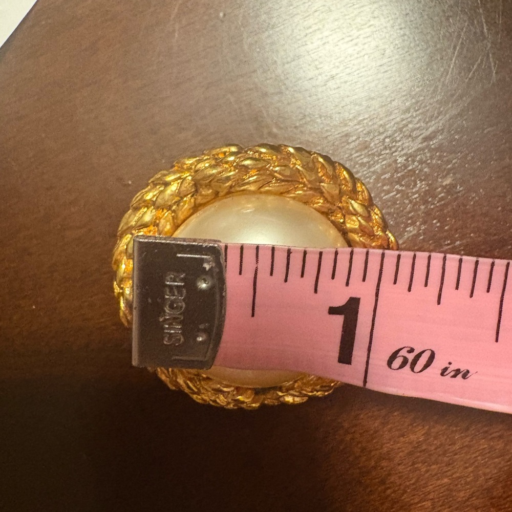 AUTHENTIC CHANEL Vintage Gold Plated Braided Pearl Clip On Earrings ✨ - Picture 7 of 7